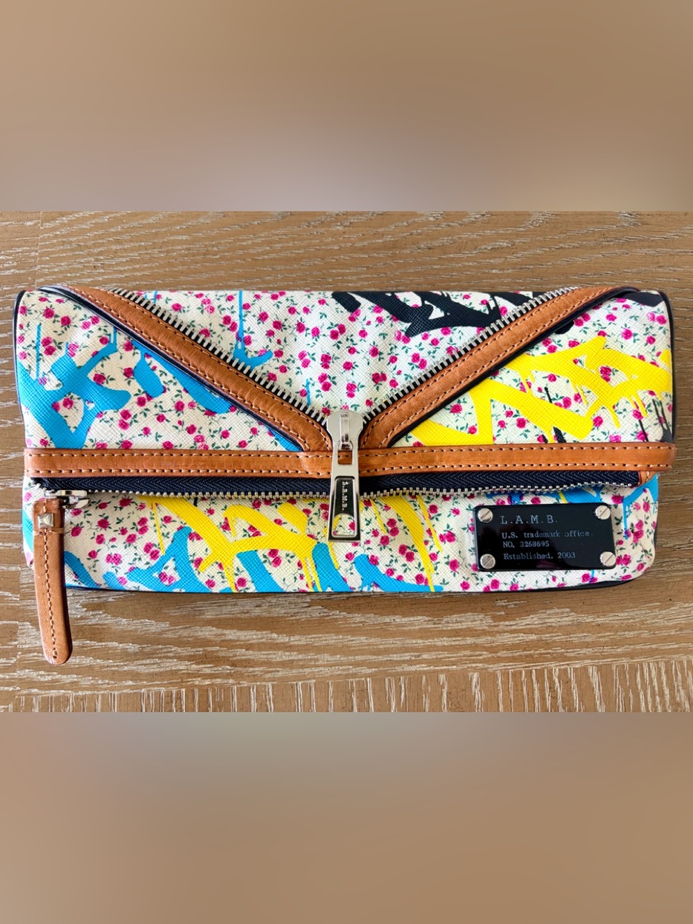 L.A.M.B.  - Gwen Stefani - Graffiti Clutch